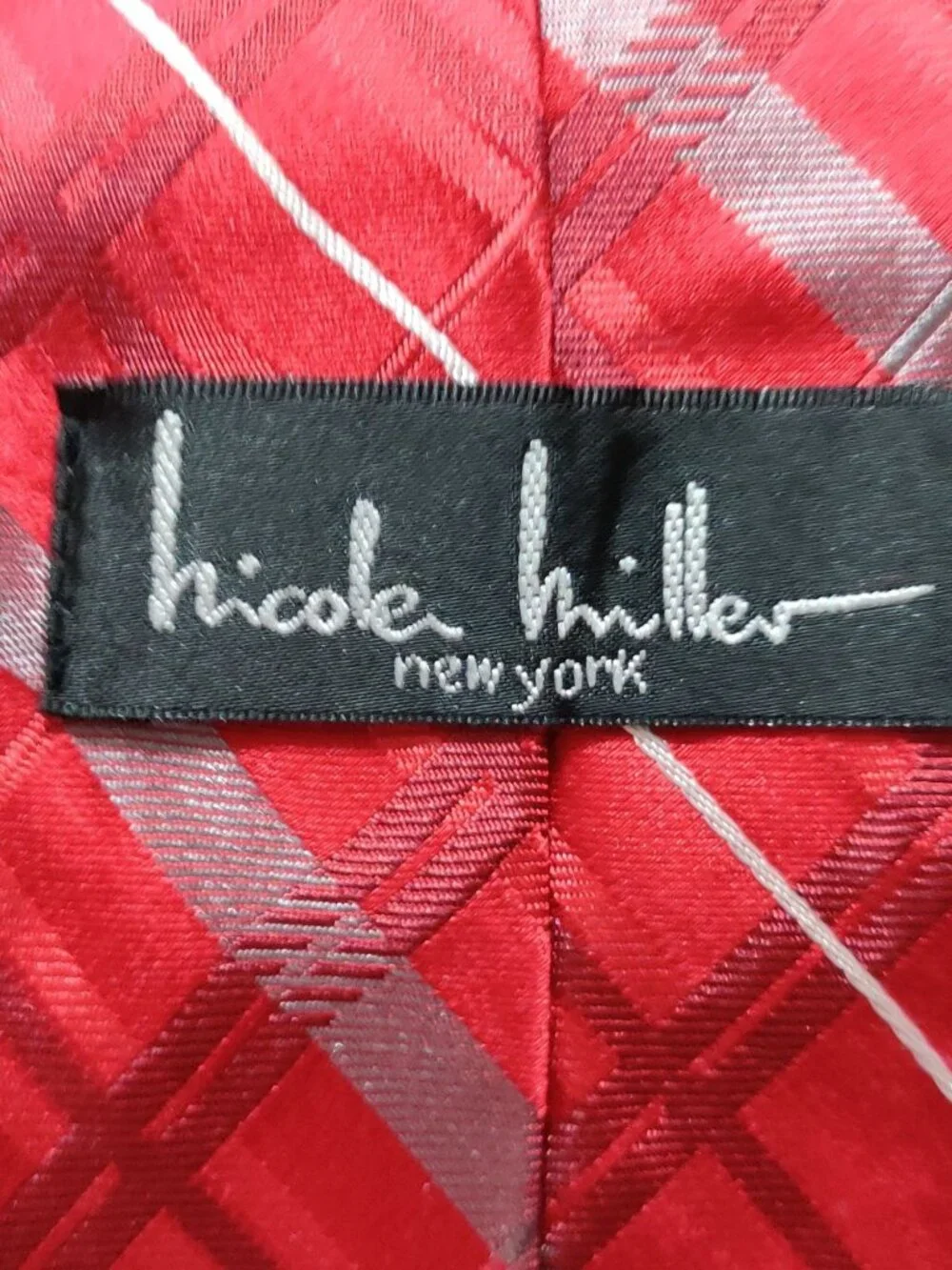 Nicole Miller New York Red Plaid Necktie Preppy Classic Luxury Formal Dress Tie